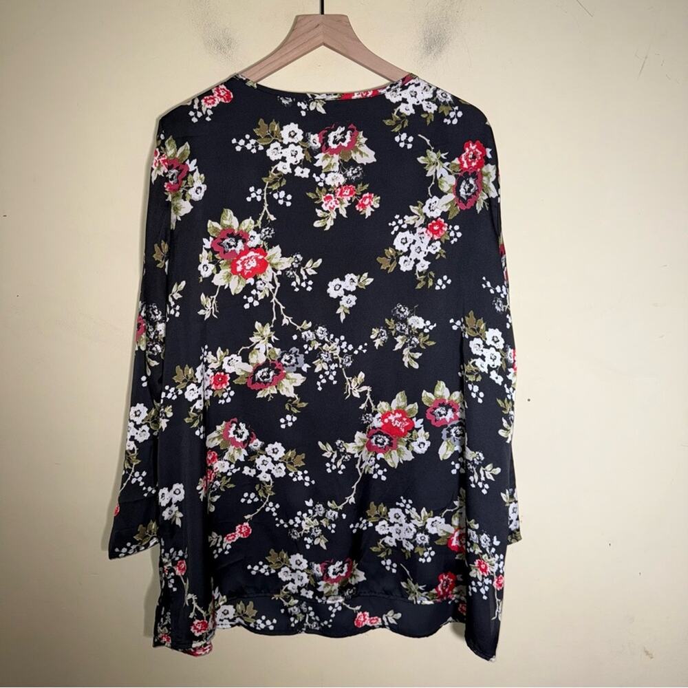 CLAUDIA EV floral plus size flowy front keyhole blouse 3X - Picture 5 of 5